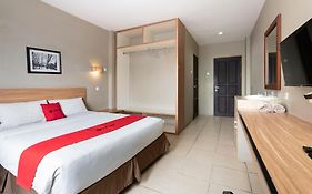 Reddoorz Plus At Hotel Ulin Samarinda